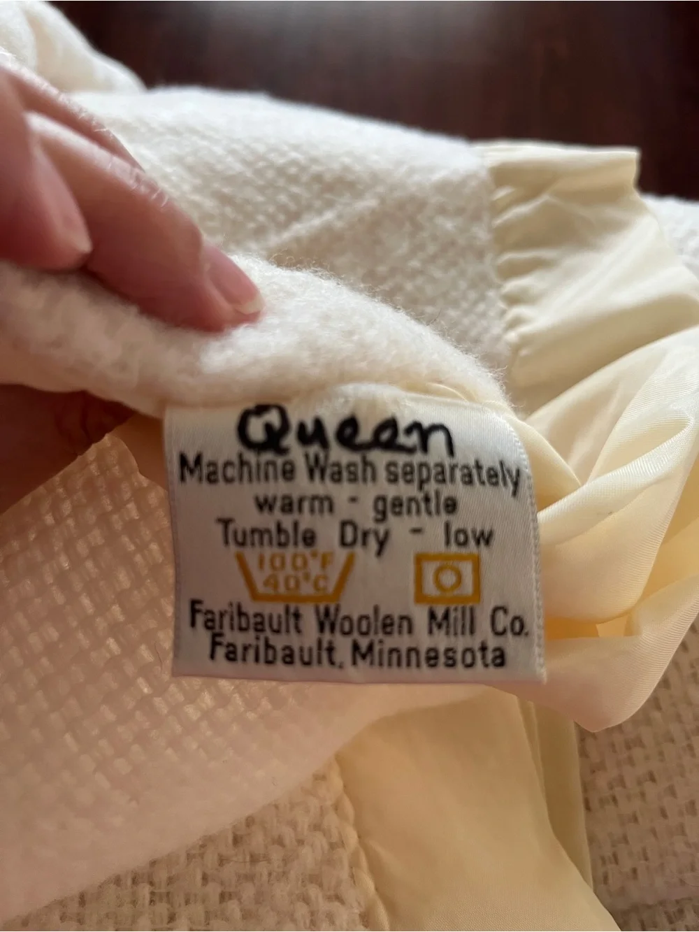 Vintage Faribo Blanket QUEEN Ivory Fluff Loomed Acrylic Satin Trim USA